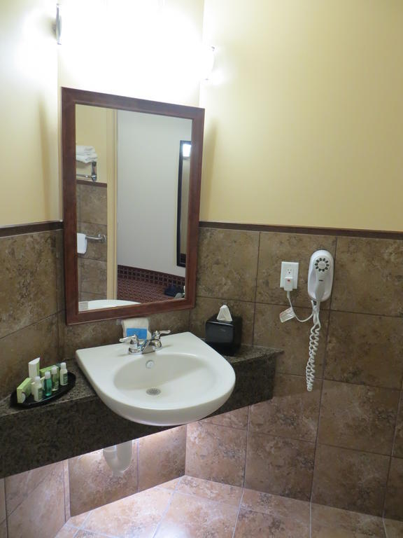 Poplar Tree Inn Stoughton Rom bilde
